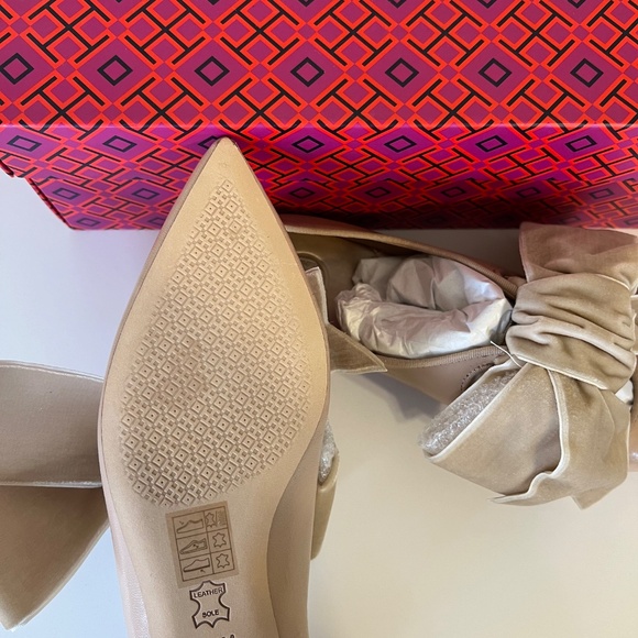 New in Box Tory Burch Clara Bow Flats in Nude - Size 5.5 - Picture 9 of 9